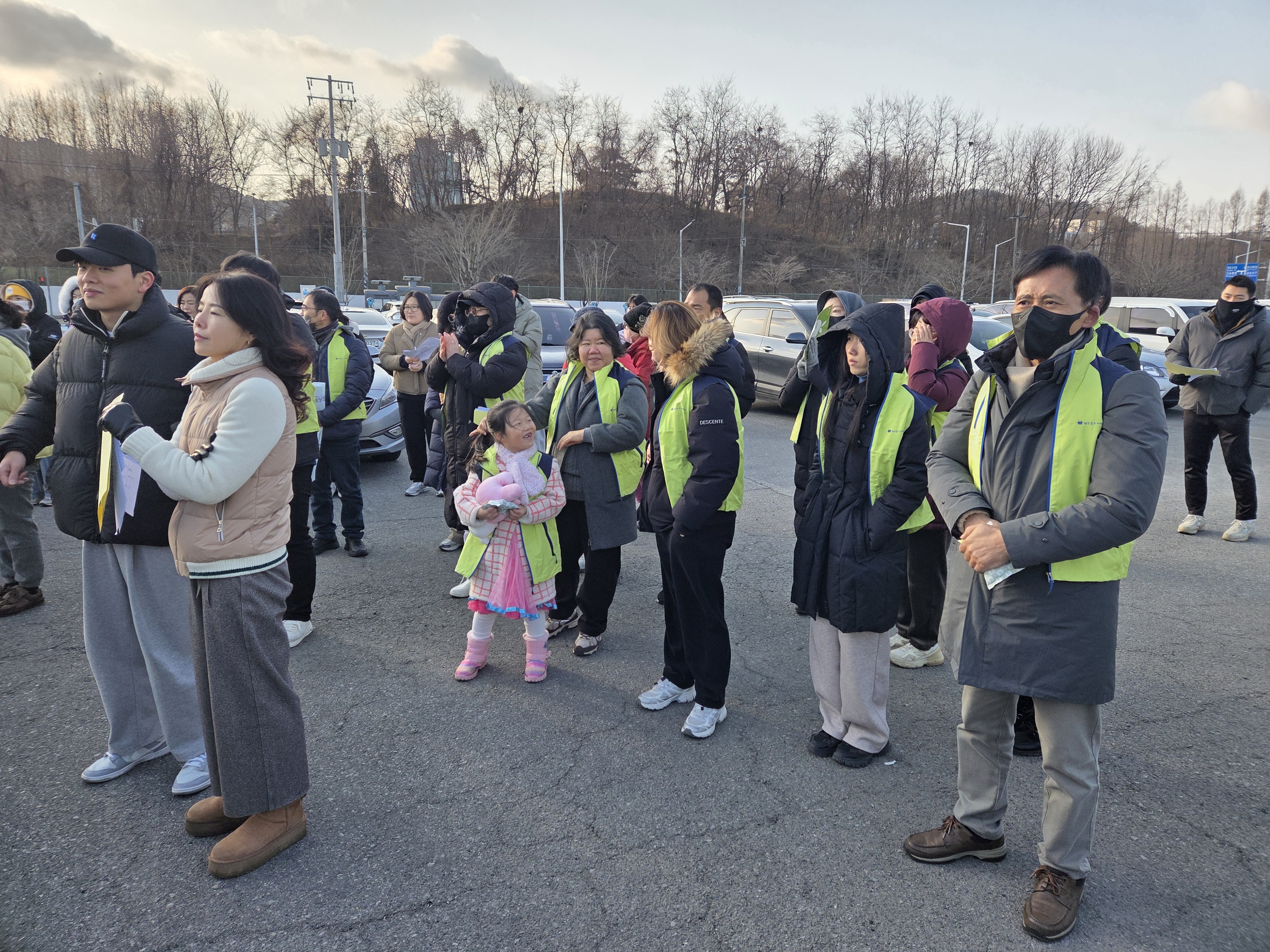 이미지 4:봉사활동 중입니다! 